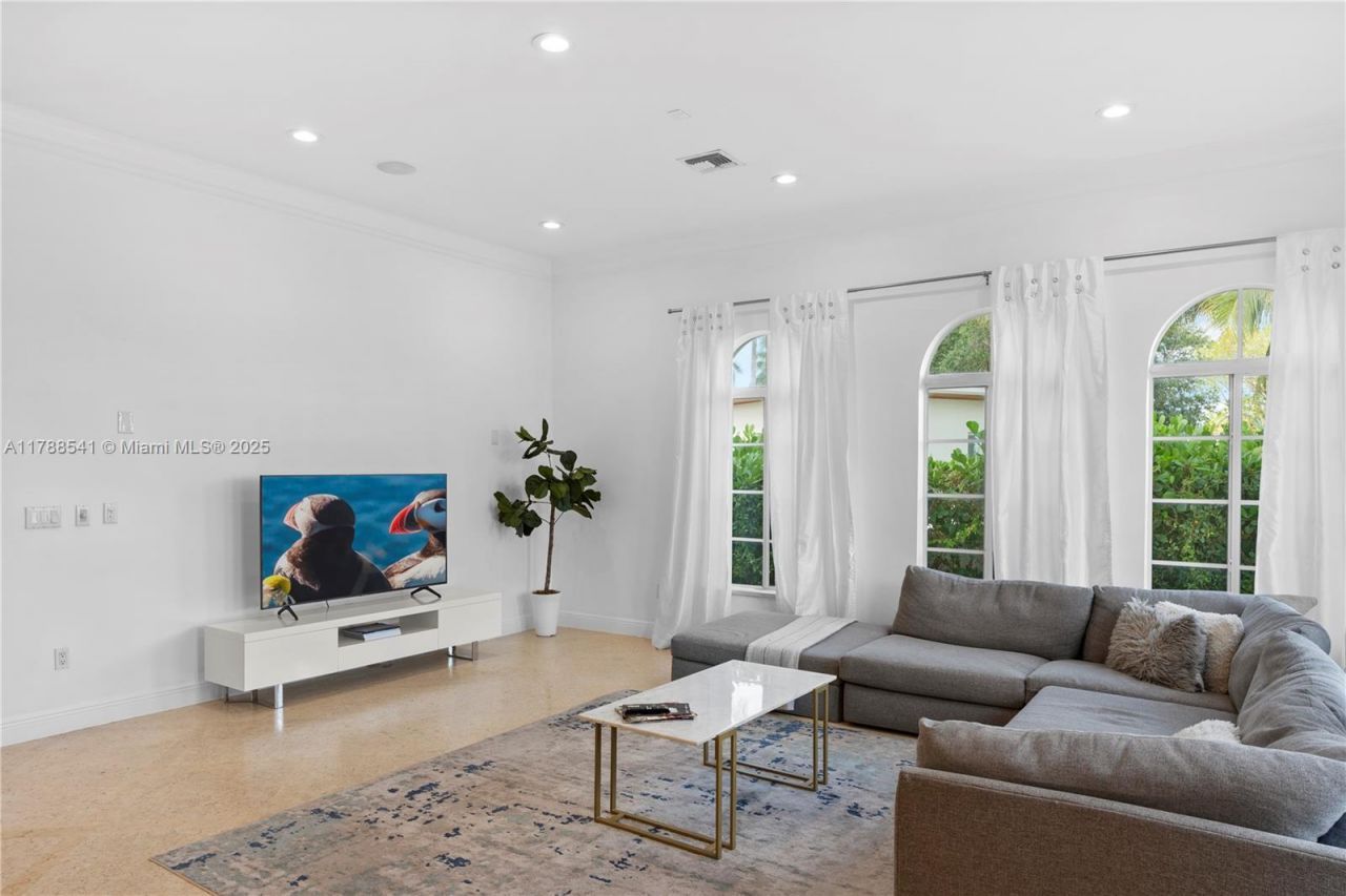 1223 Jackson St, Hollywood, FL 33019 Photo