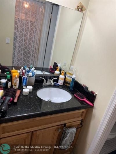 9330 Lagoon Place, Unit 406, Davie, FL 33324 Photo