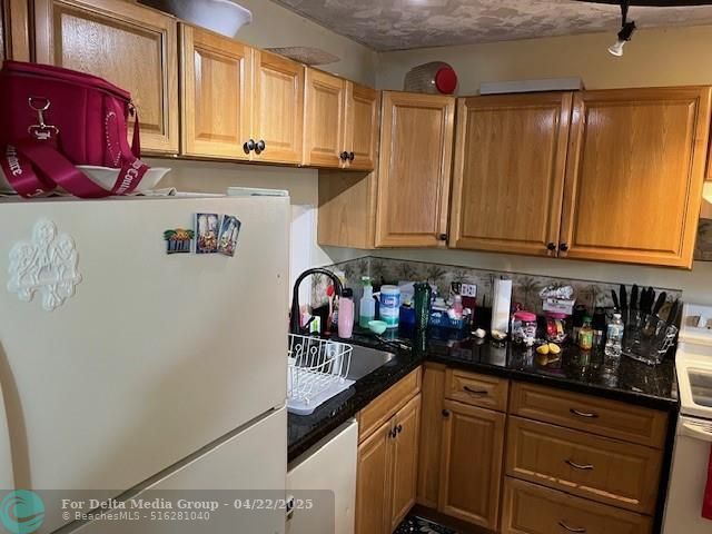 9330 Lagoon Place, Unit 406, Davie, FL 33324 Photo
