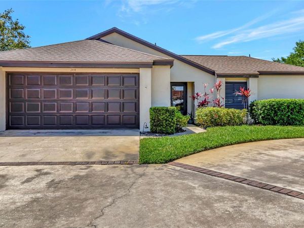 1908 OAK CIRCLE, TAVARES, FL 32778