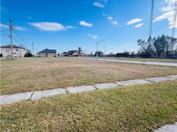 605 DARYL Drive, Chalmette, LA 70043