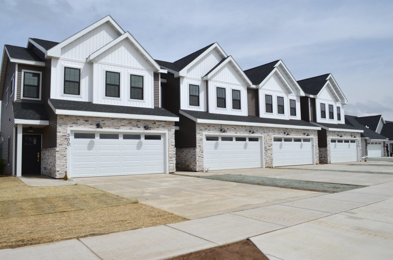 300 Willow Street, Pardeeville, WI 53954 Main Photo