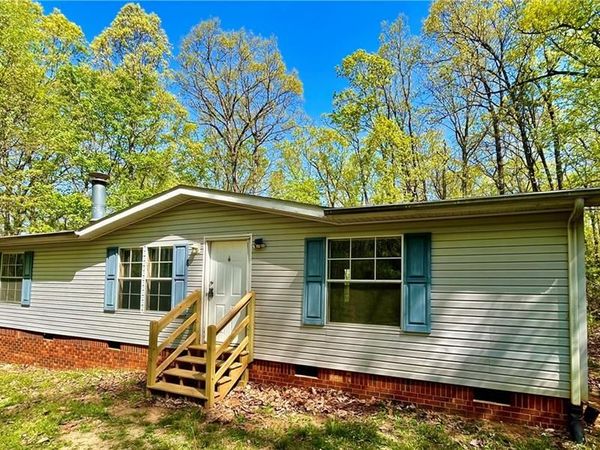 1458 Merridon Drive, Pinnacle, NC 27043