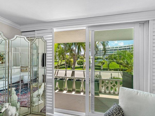 139 Sunrise Avenue, Unit 204, Palm Beach, FL 33480