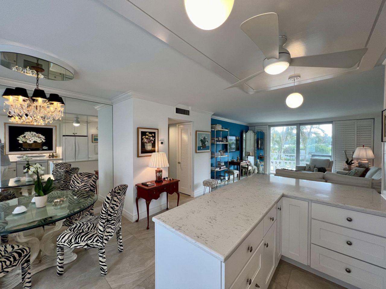 139 Sunrise Avenue, Unit 204, Palm Beach, FL 33480 Photo