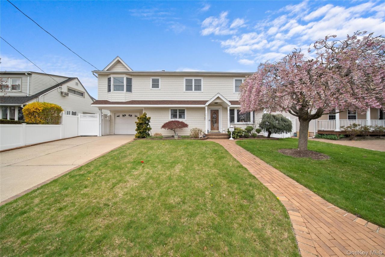 312 Ocean Avenue, Massapequa Park, NY 11762 Main Photo
