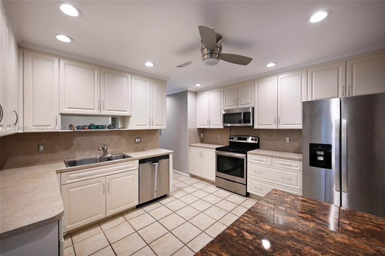 1130 W Cypress Dr, Unit V-16, Pompano Beach, FL 33069 Photo