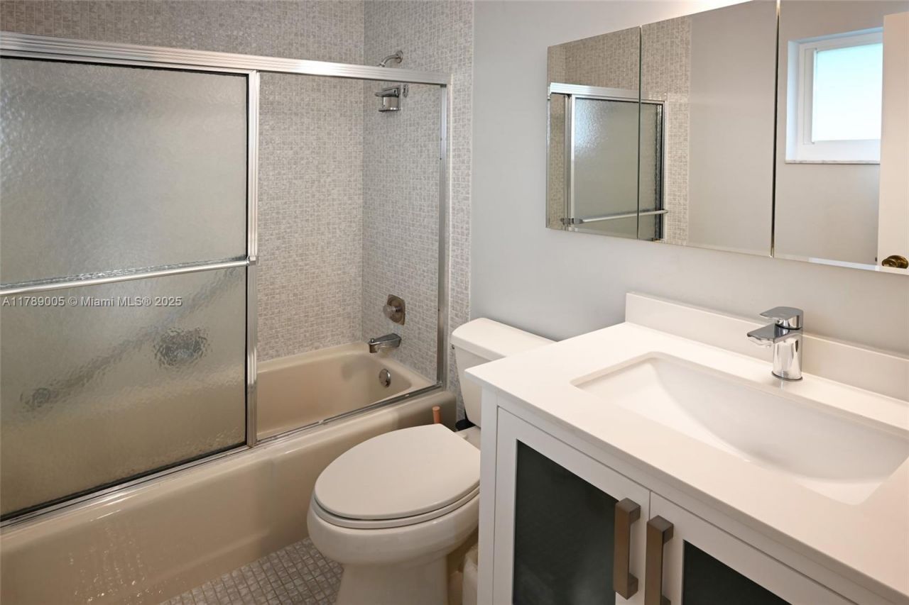 1130 W Cypress Dr, Unit V-16, Pompano Beach, FL 33069 Photo