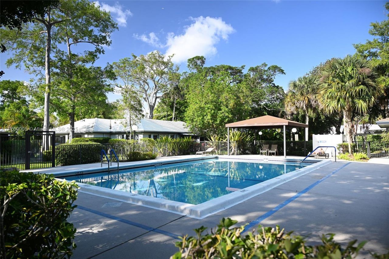 1130 W Cypress Dr, Unit V-16, Pompano Beach, FL 33069 Photo