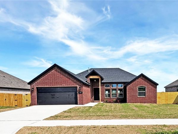 905 W Carley Drive, Siloam Springs, AR 72761