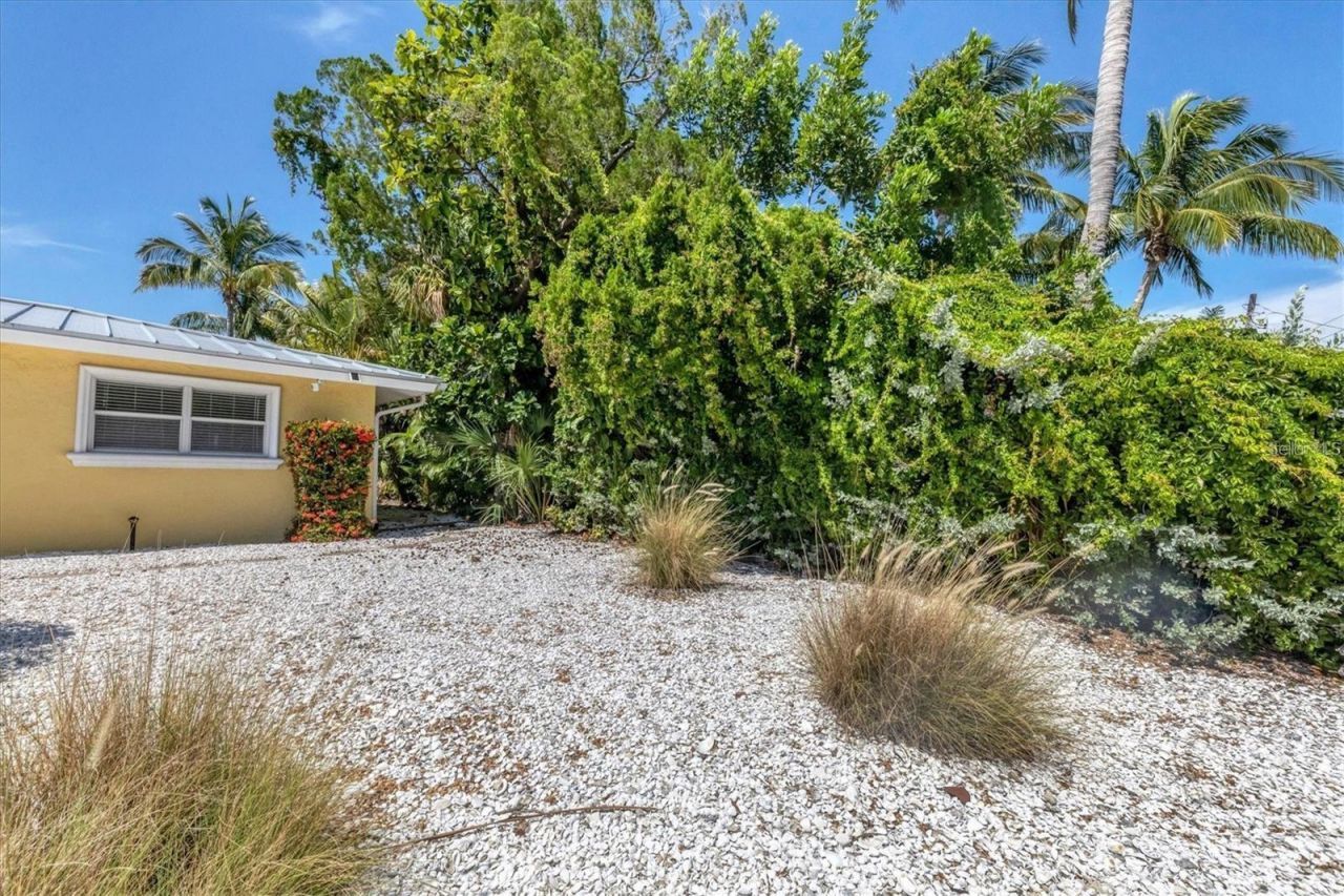 301 Avenida Madera, Unit A, Sarasota, FL 34242 Photo