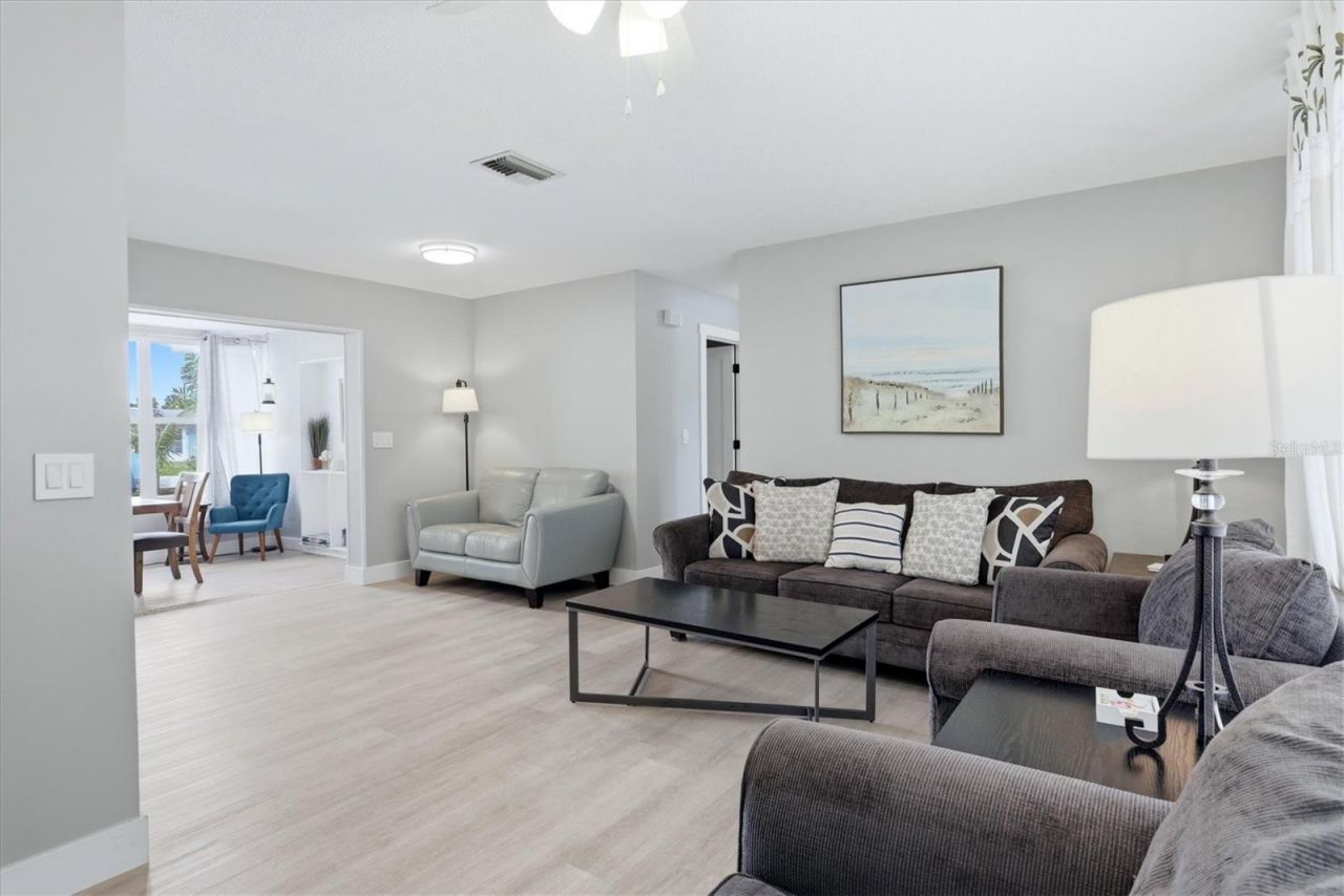 301 Avenida Madera, Unit B, Sarasota, FL 34242 Photo