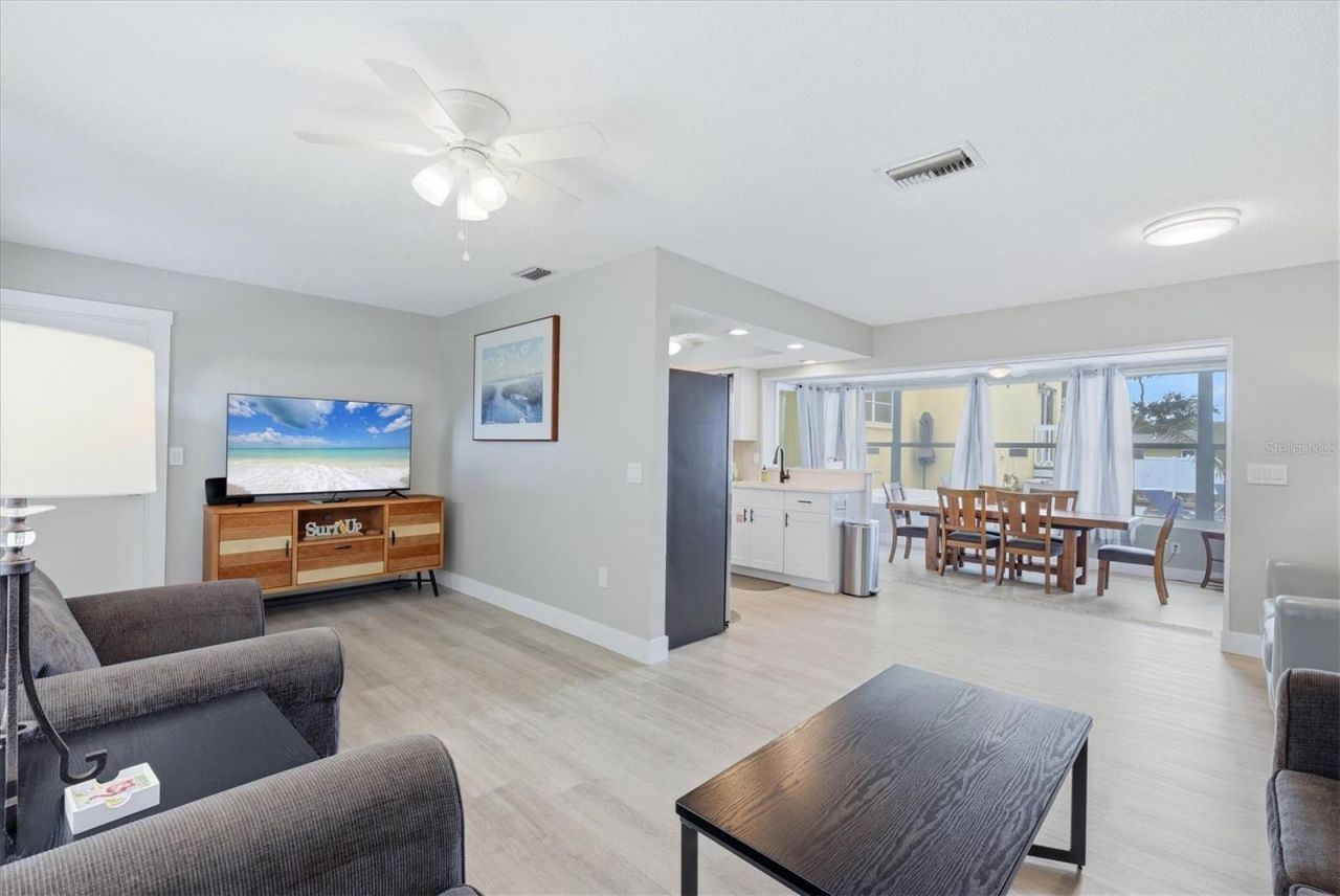 301 Avenida Madera, Unit B, Sarasota, FL 34242 Photo