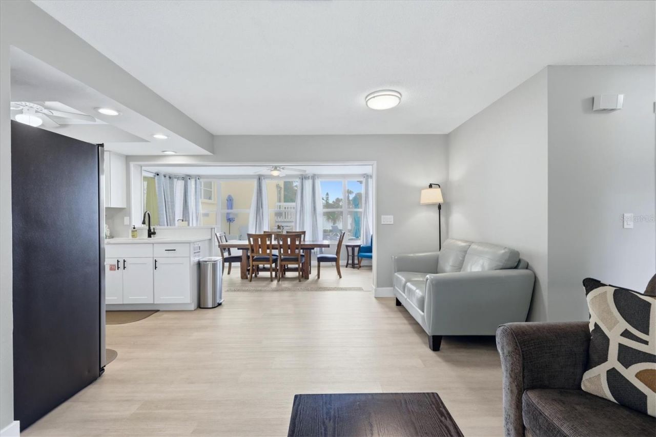 301 Avenida Madera, Unit B, Sarasota, FL 34242 Photo