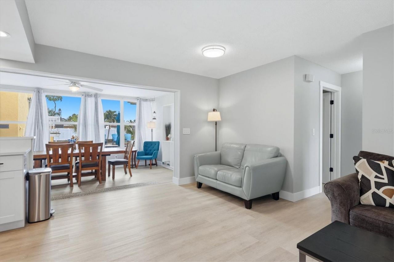 301 Avenida Madera, Unit B, Sarasota, FL 34242 Photo