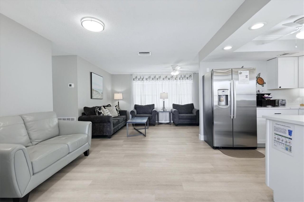 301 Avenida Madera, Unit B, Sarasota, FL 34242 Photo