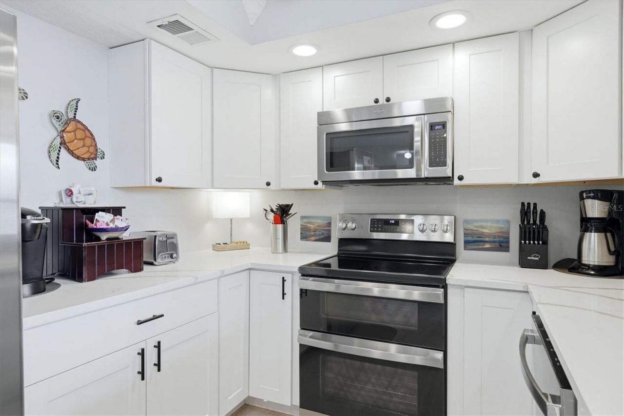 301 Avenida Madera, Unit B, Sarasota, FL 34242 Photo