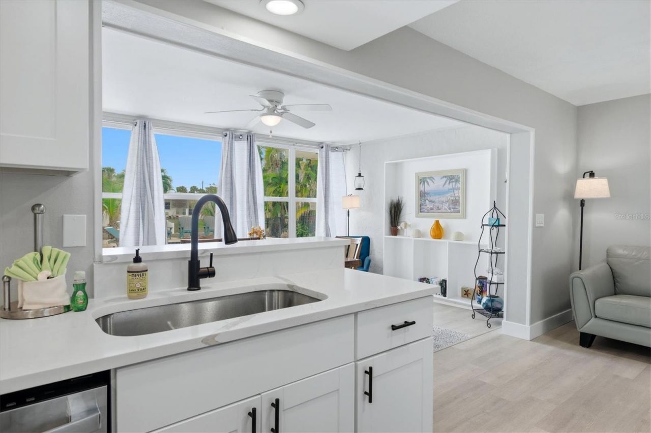 301 Avenida Madera, Unit B, Sarasota, FL 34242 Photo