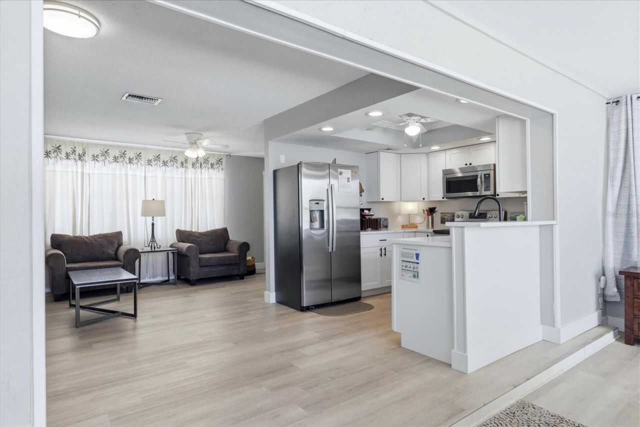 301 Avenida Madera, Unit B, Sarasota, FL 34242 Photo