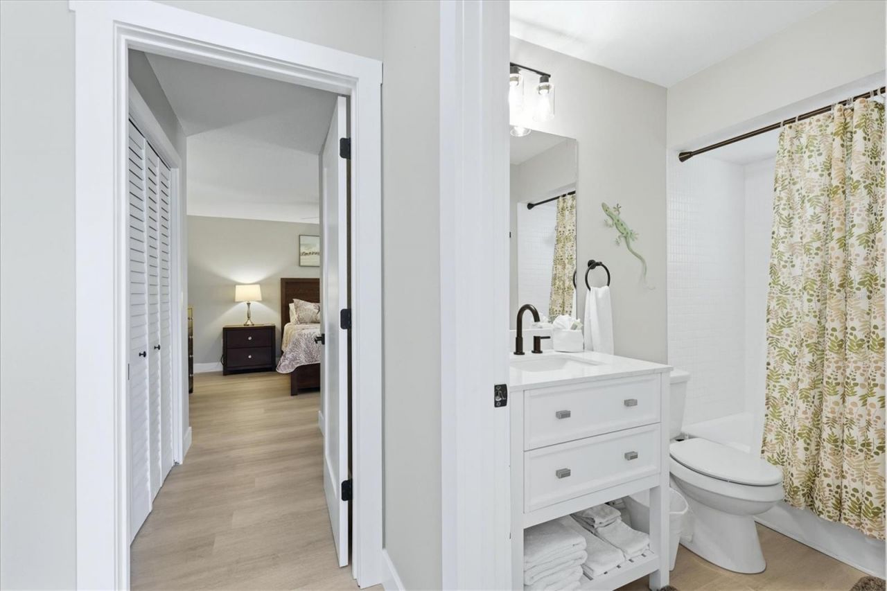 301 Avenida Madera, Unit B, Sarasota, FL 34242 Photo