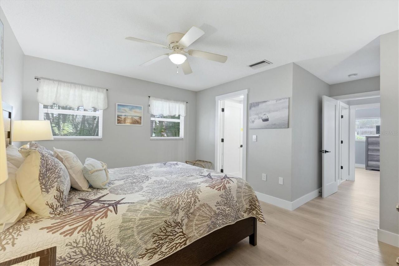 301 Avenida Madera, Unit B, Sarasota, FL 34242 Photo