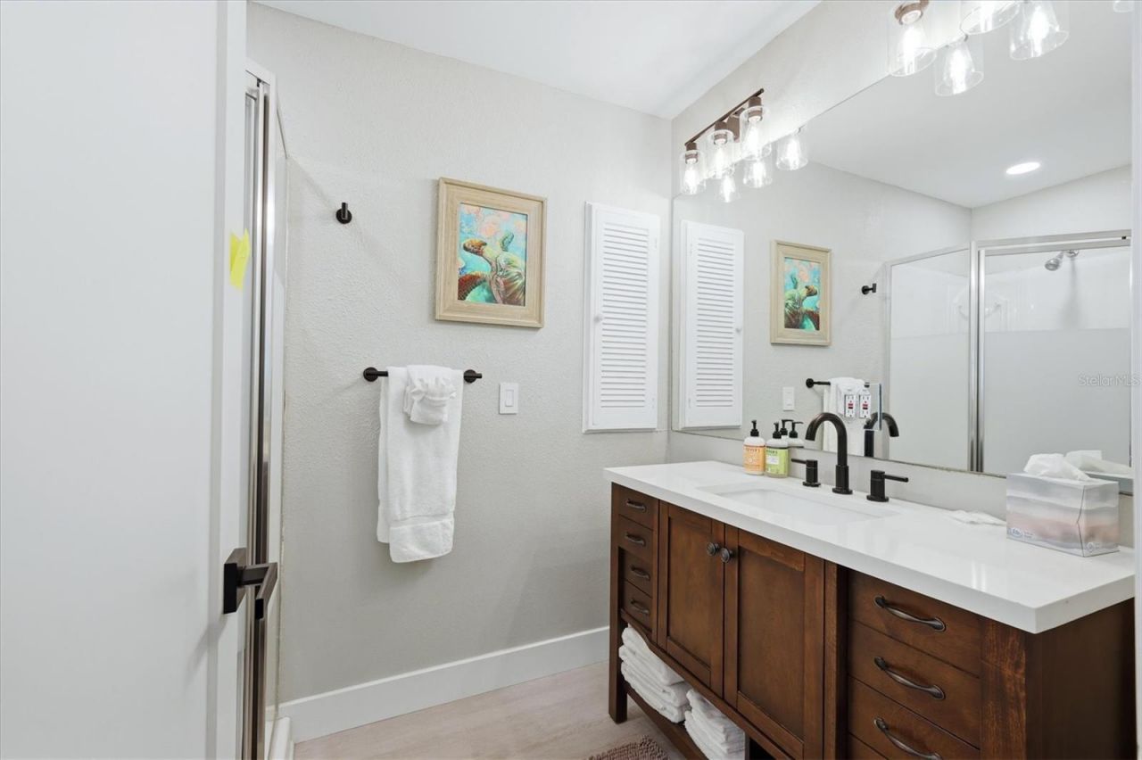 301 Avenida Madera, Unit B, Sarasota, FL 34242 Photo