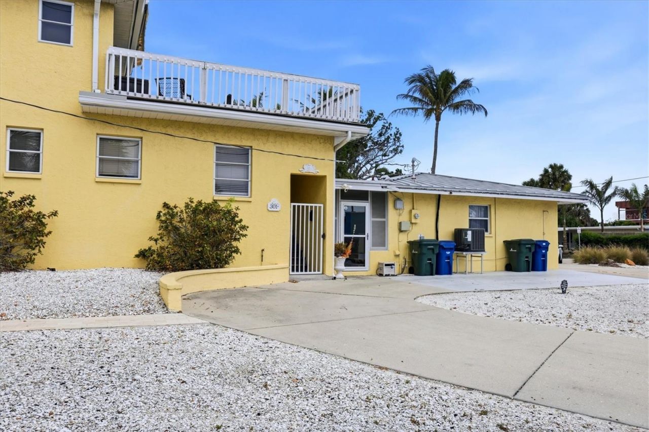 301 Avenida Madera, Unit B, Sarasota, FL 34242 Photo