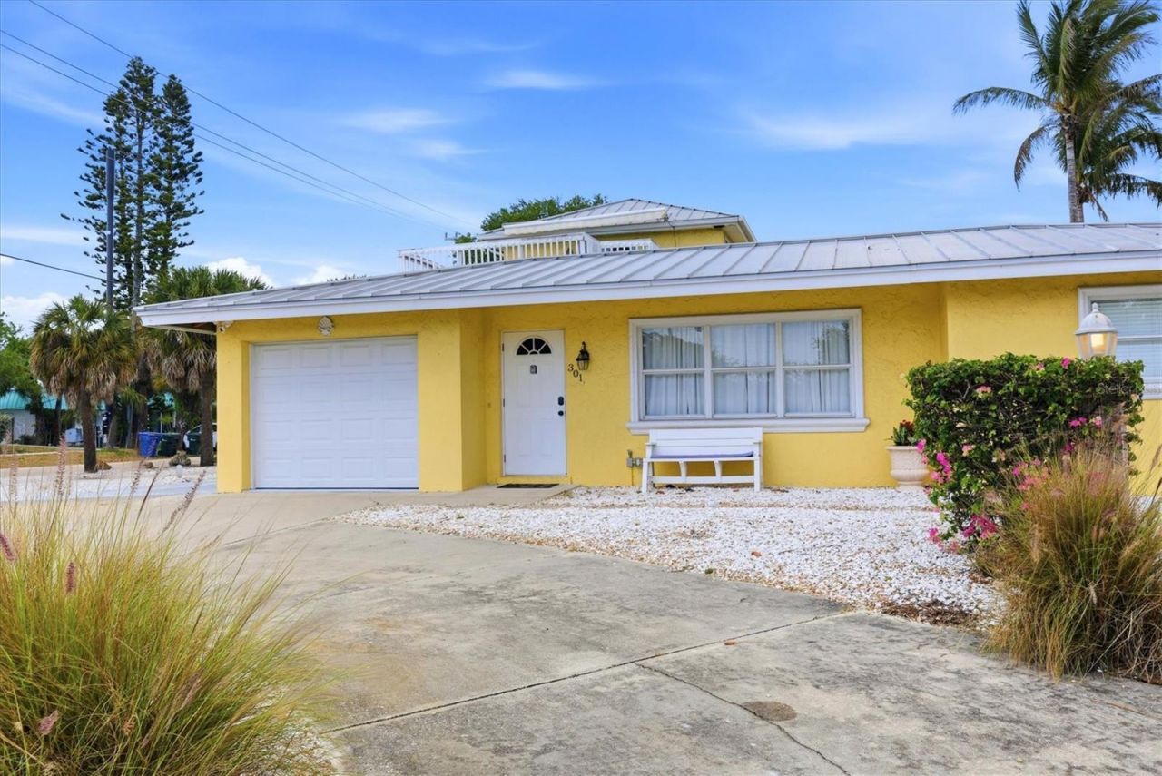 301 Avenida Madera, Unit B, Sarasota, FL 34242 Photo