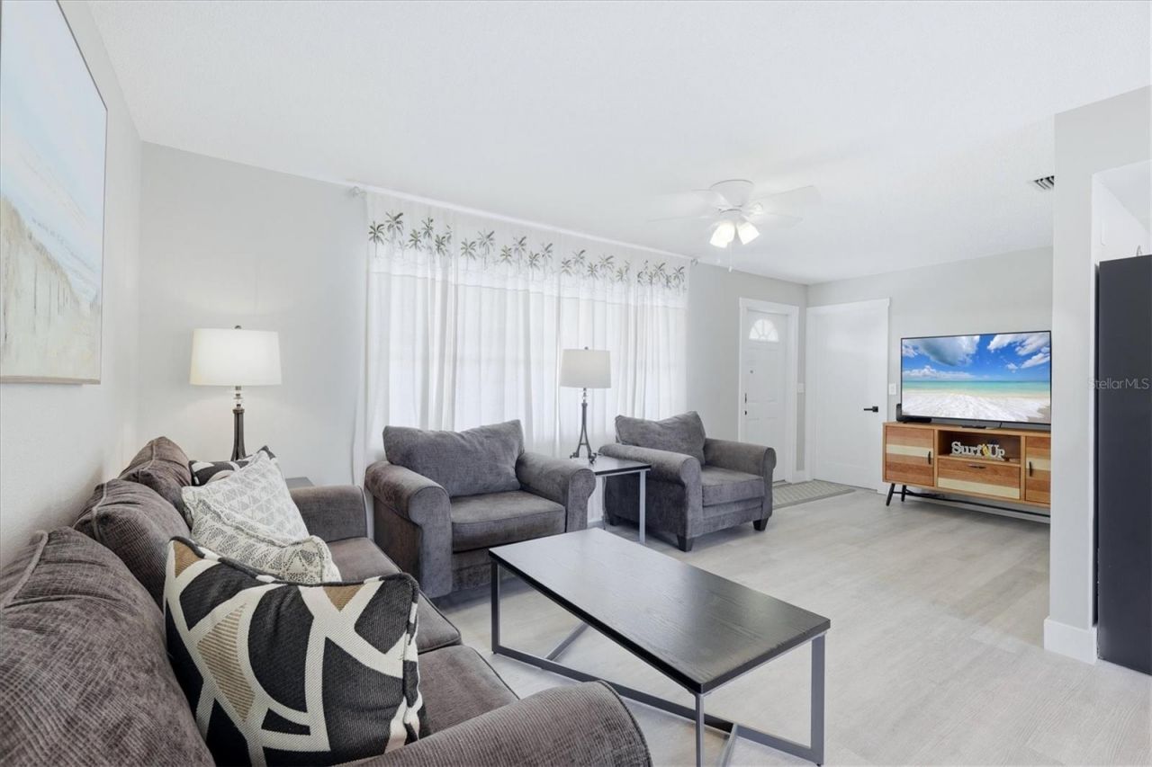 301 Avenida Madera, Unit B, Sarasota, FL 34242 Photo