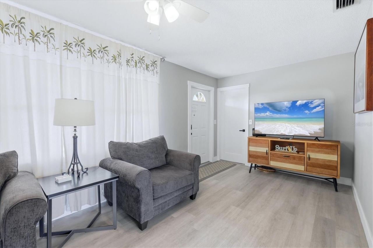 301 Avenida Madera, Unit B, Sarasota, FL 34242 Photo