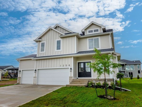 1258 S 92nd Street, West Des Moines, IA 50266