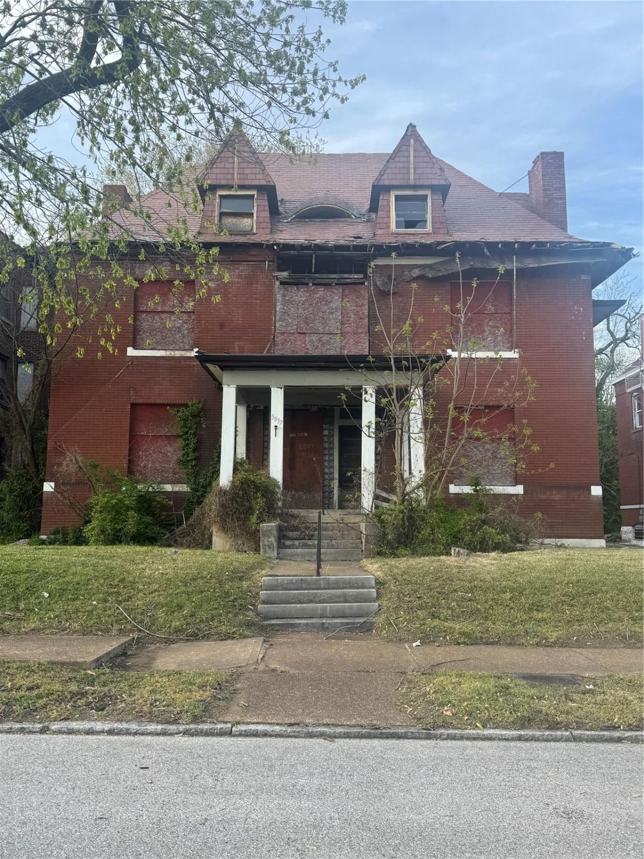 5837 Cates Avenue, Saint Louis, MO 63112 Main Photo