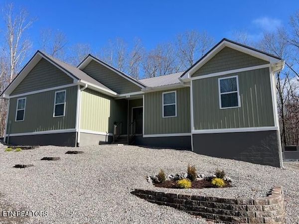 1721 Huckleberry Rd, Monterey, TN 38574