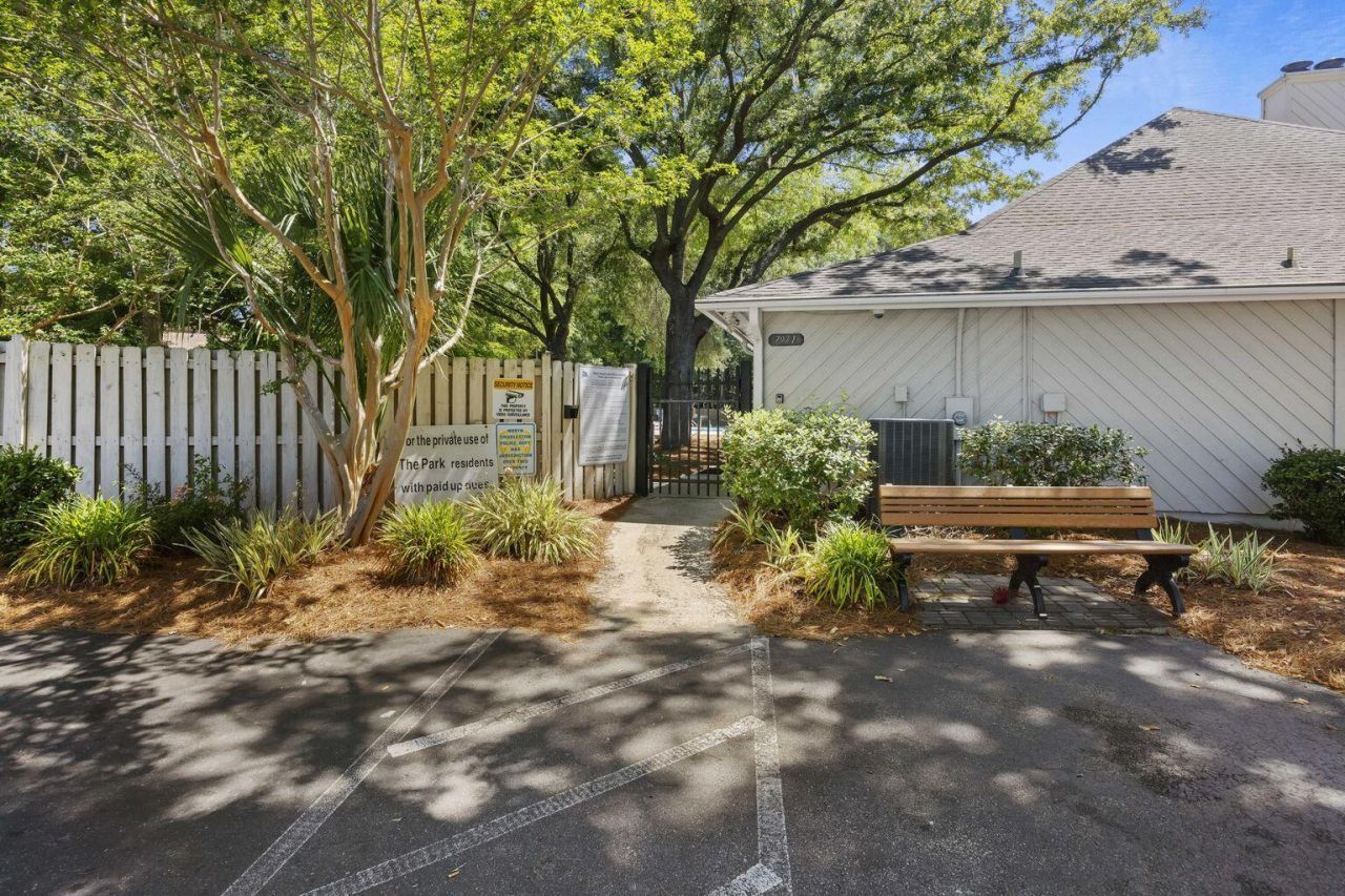 7935 Edgebrook Circle Photo 24