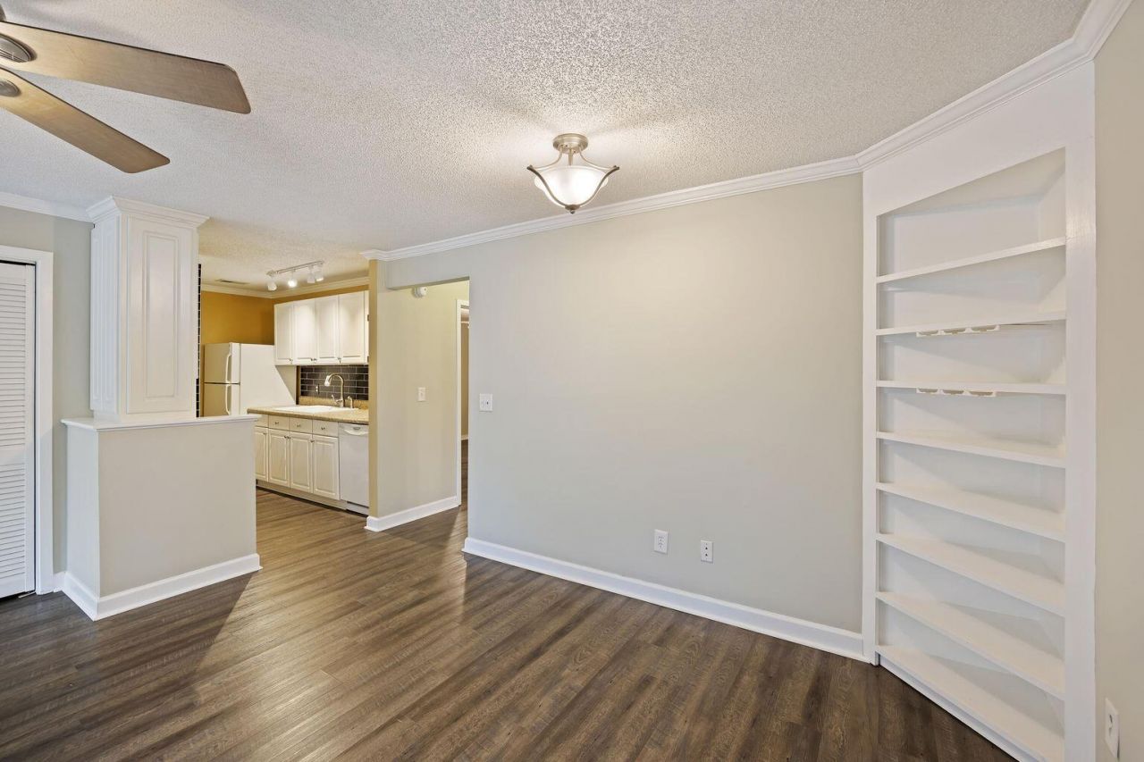 7935 Edgebrook Circle Photo 7