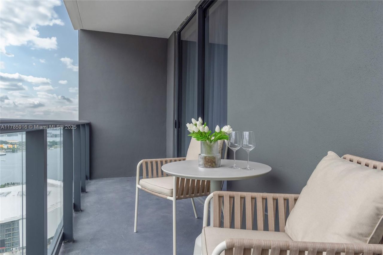 159 NE 6th St, Unit 3701, Miami, FL 33132 Photo