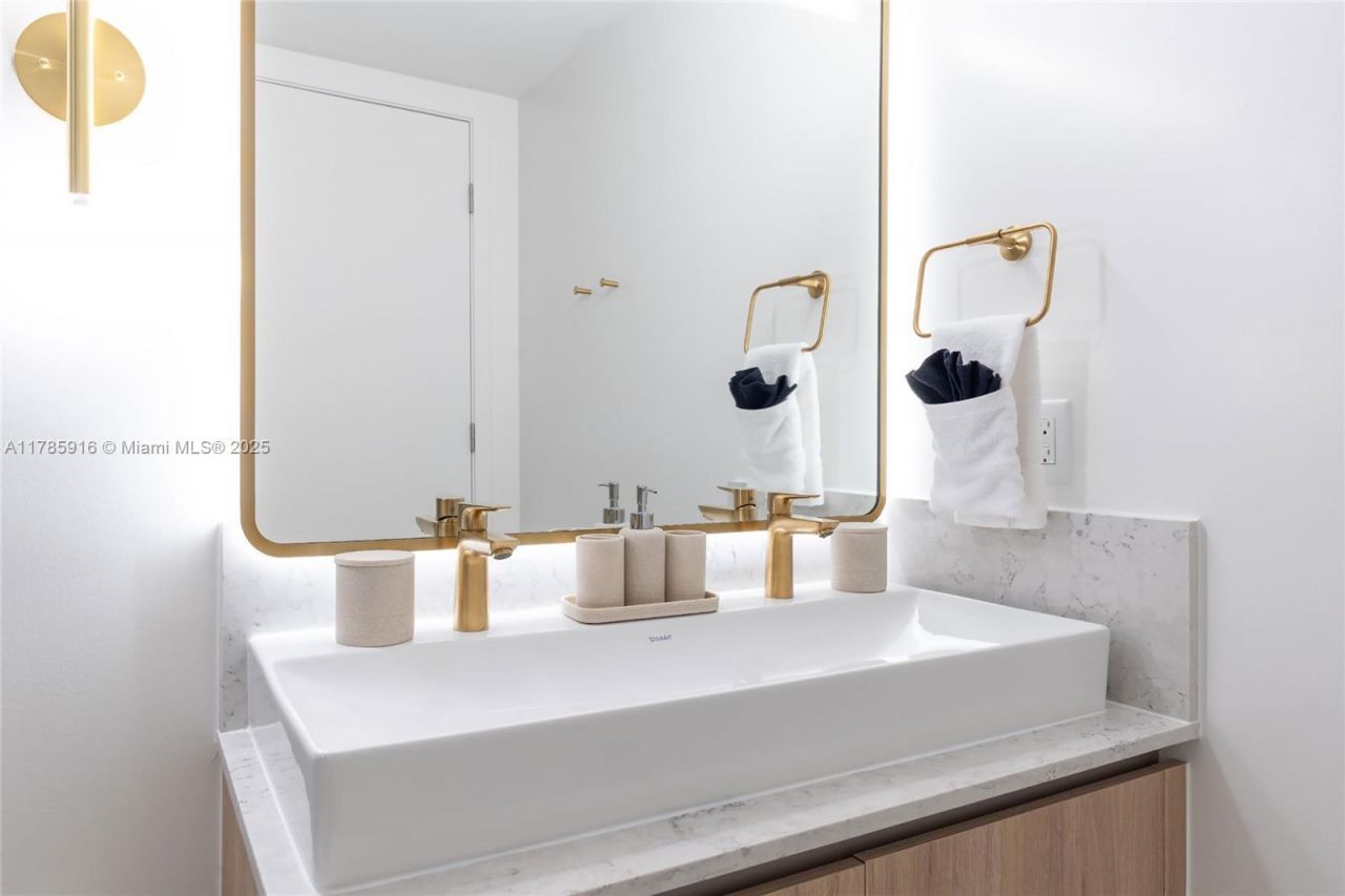 159 NE 6th St, Unit 3701, Miami, FL 33132 Photo