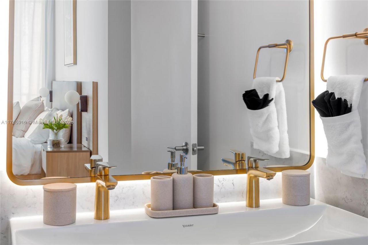 159 NE 6th St, Unit 3701, Miami, FL 33132 Photo