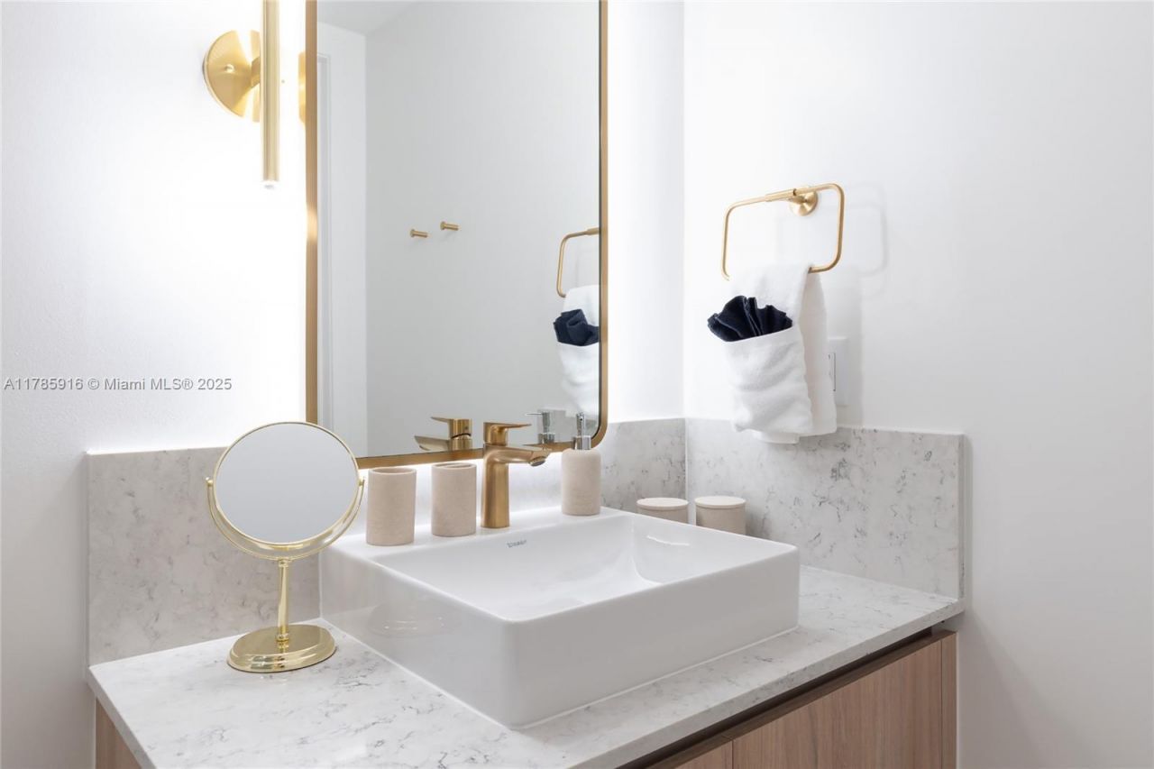 159 NE 6th St, Unit 3701, Miami, FL 33132 Photo