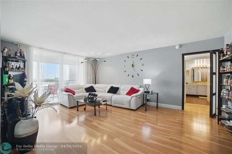 100 Golden Isles Drive, Unit 911, Hallandale Beach, FL 33009 Photo