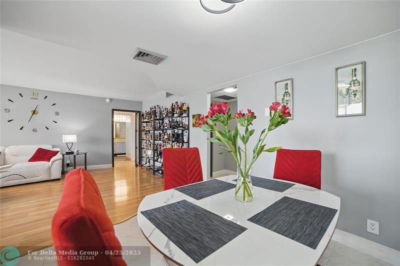 100 Golden Isles Drive, Unit 911, Hallandale Beach, FL 33009 Photo