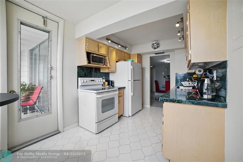 100 Golden Isles Drive, Unit 911, Hallandale Beach, FL 33009 Photo