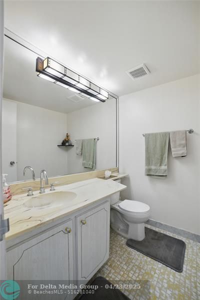 100 Golden Isles Drive, Unit 911, Hallandale Beach, FL 33009 Photo
