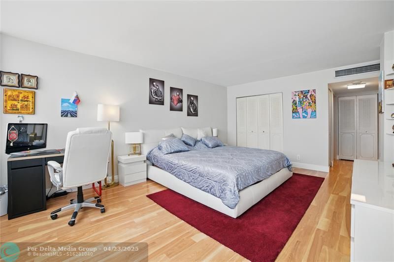 100 Golden Isles Drive, Unit 911, Hallandale Beach, FL 33009 Photo