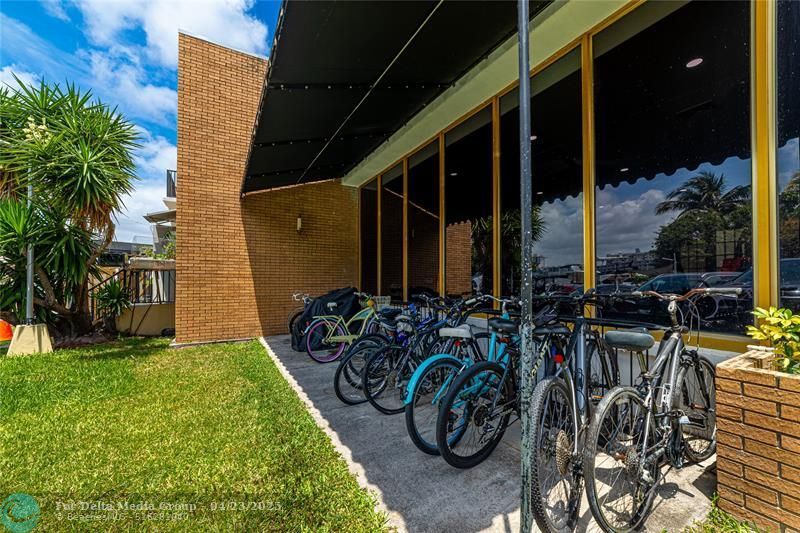 100 Golden Isles Drive, Unit 911, Hallandale Beach, FL 33009 Photo