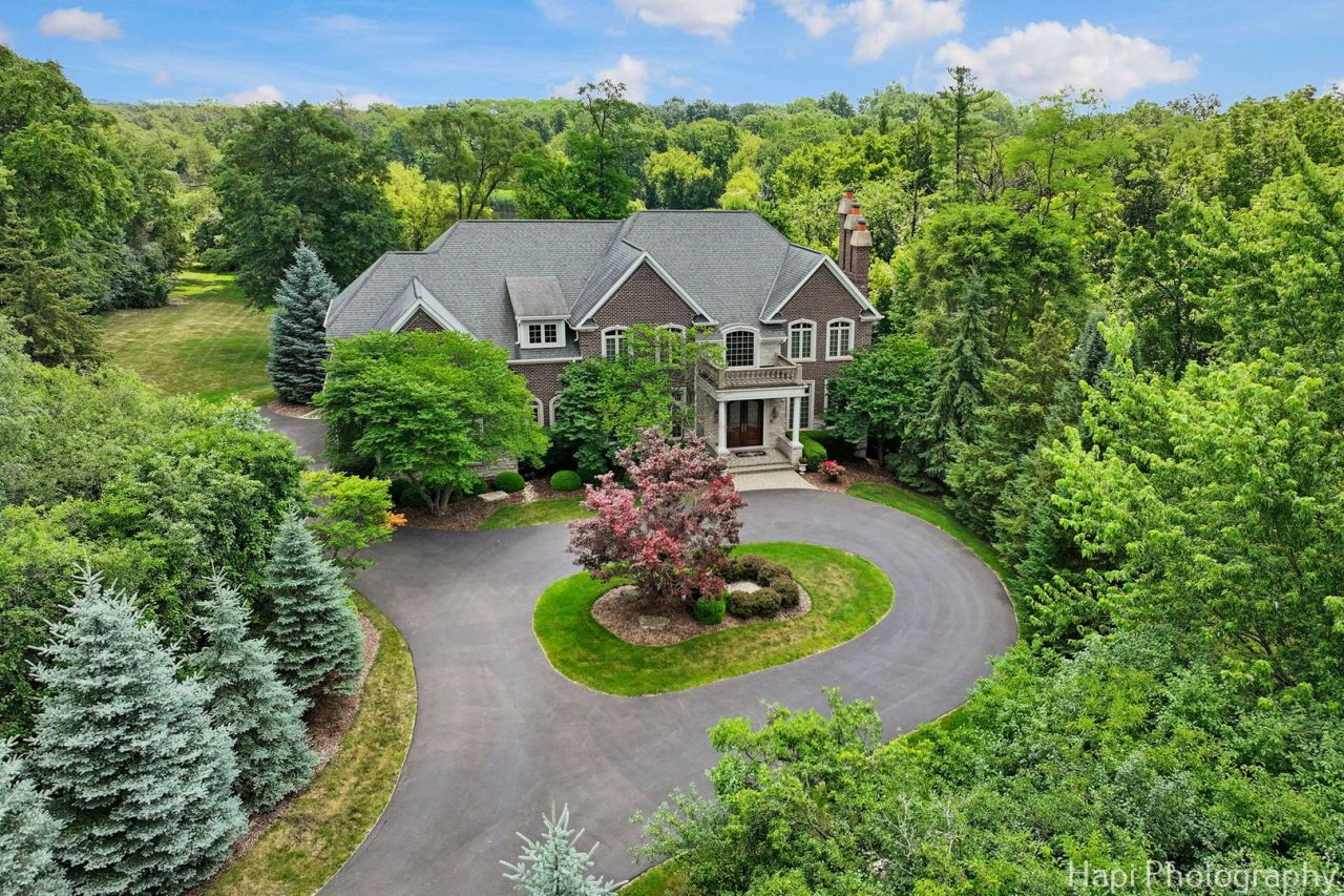 25696 W Chatham Road, Barrington, IL 60010