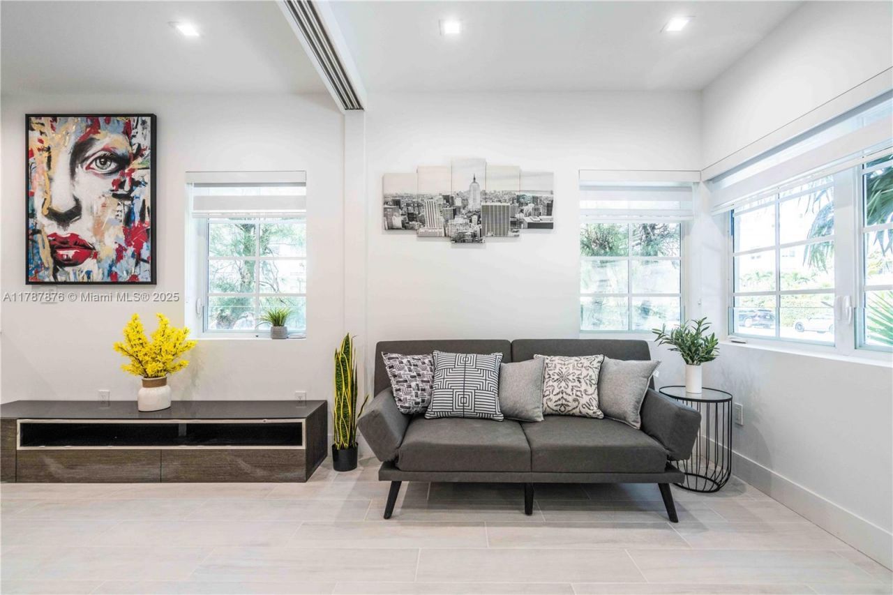 960 Jefferson Ave, Miami Beach, FL 33139 Photo