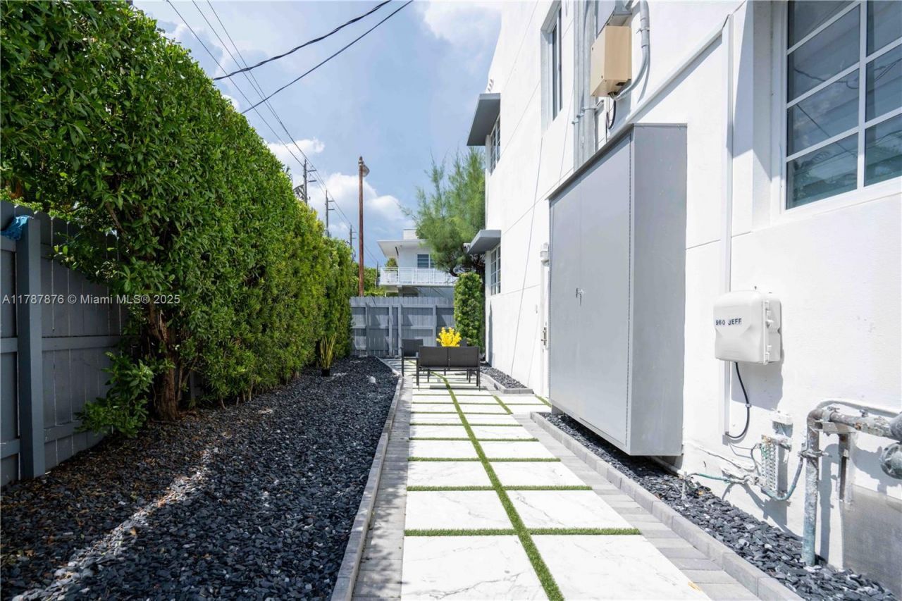 960 Jefferson Ave, Miami Beach, FL 33139 Photo