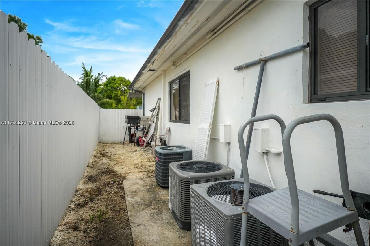 7225 SW 21st St, Miami, FL 33155 Photo