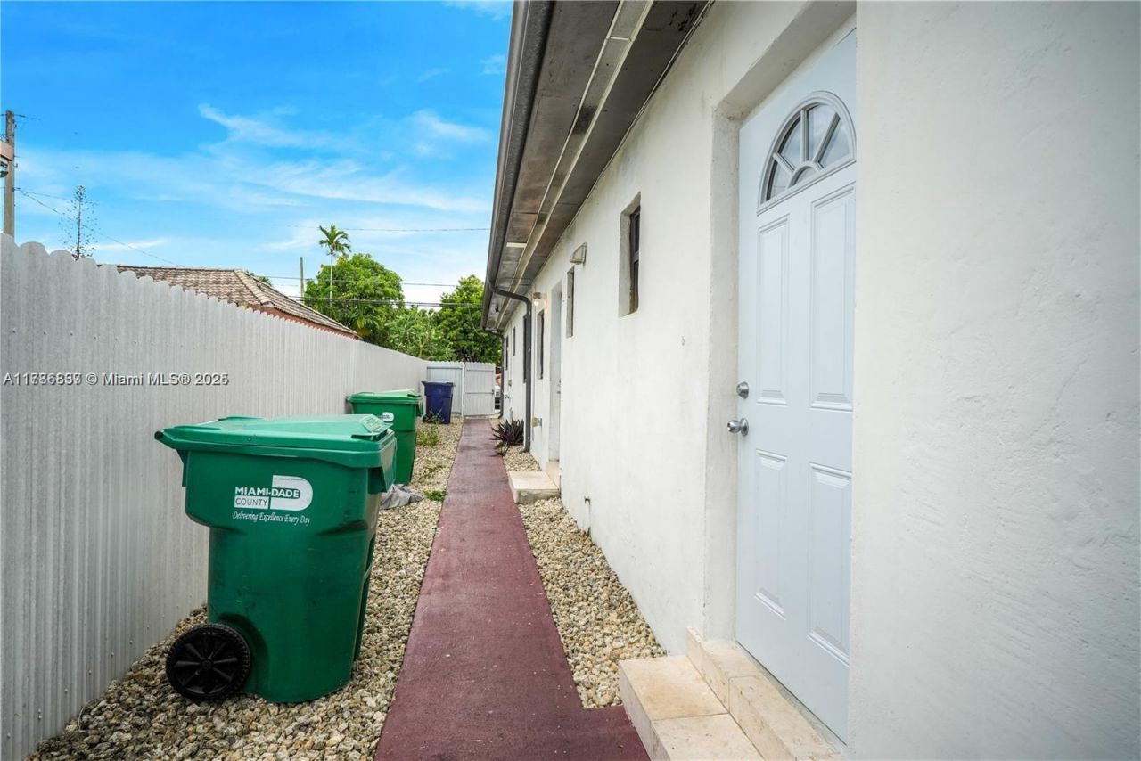 7225 SW 21st St, Miami, FL 33155 Photo